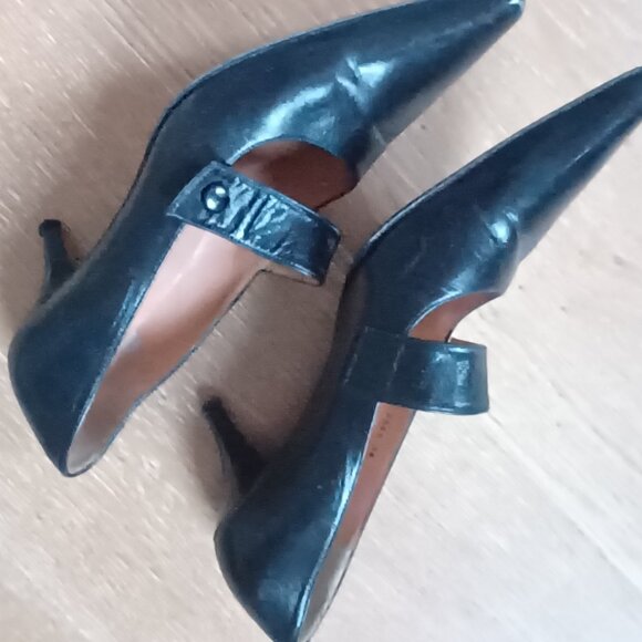 All leather black heels. Like new. - Picture 6 of 9